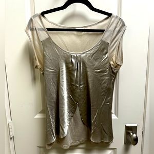 Club Monaco short sleeved split front top. Size S.